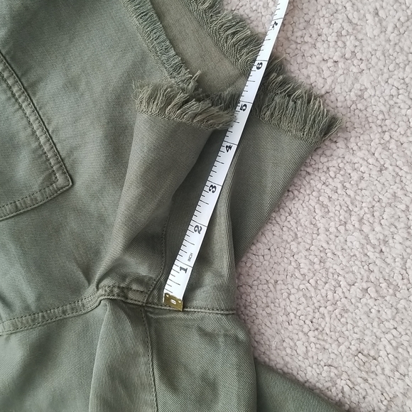 American Eagle NWOT green ram hem shorts size Medium - Picture 9 of 10